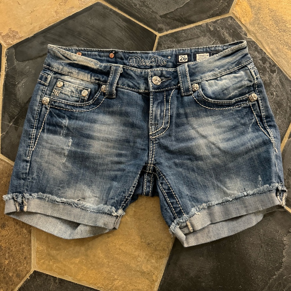 Miss Me Mid-Shorts, size 26